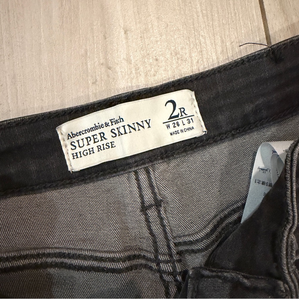 ABERCROMBIE & FITCH High Rise Super Skinny Jeans, Gray Wash, Size 2R - Picture 11 of 11